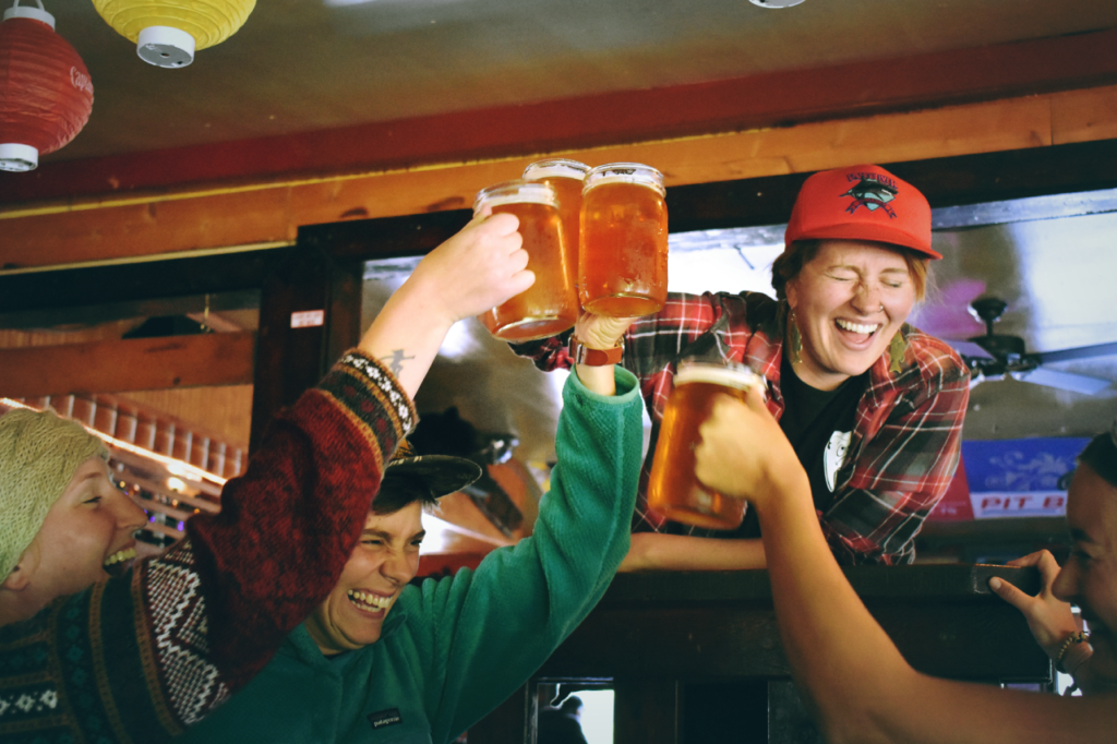 Young people are drinking beer.