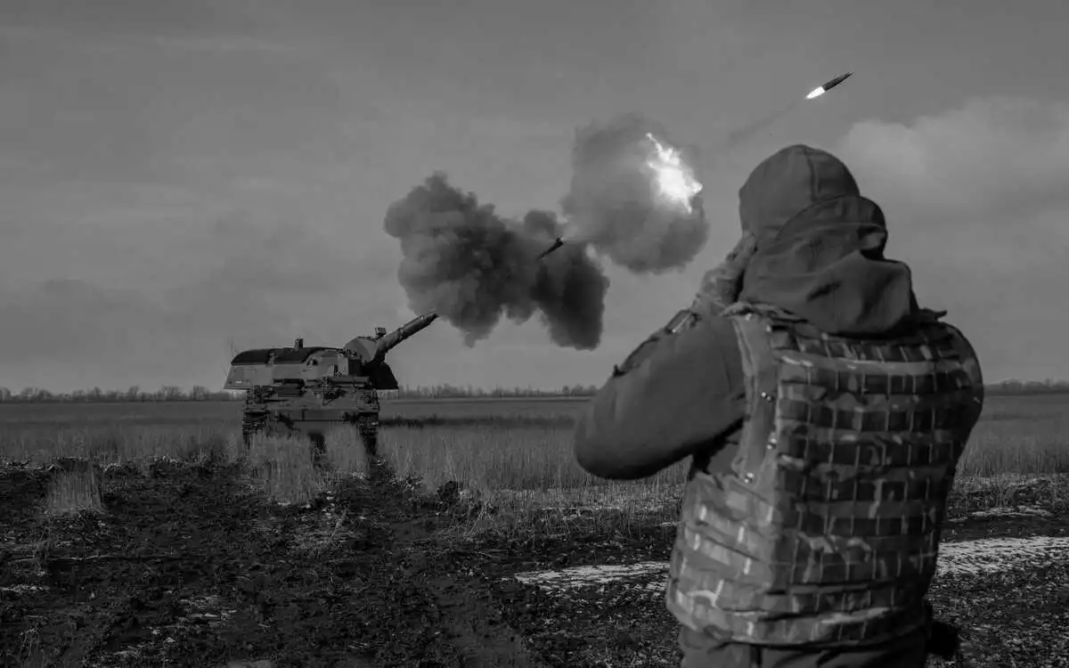 Ukrainian servicemen fire a German howitzer